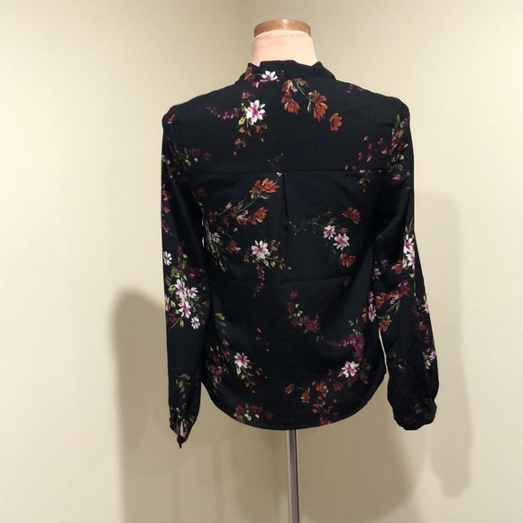 Revolve Heartloom Top Size Medium Black Floral Twist Front Blouson Sleeve - Picture 5 of 10